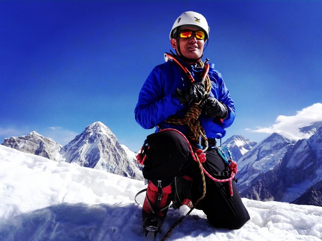 Lobuche East Peak